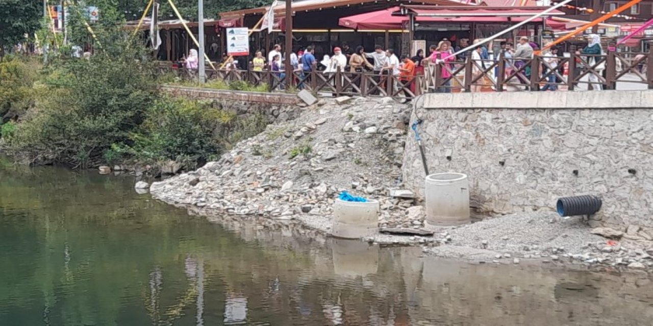 Uzungöl'ün çilesi bitmiyor: Bu defa da moloz döktüler!