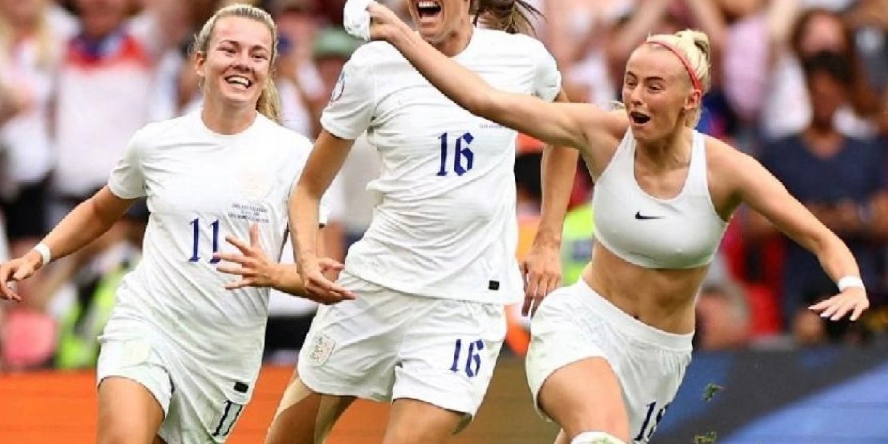 Ertuğrul Özkök yazdı: Kızların soyunma odası kesinlikle daha eğlenceli