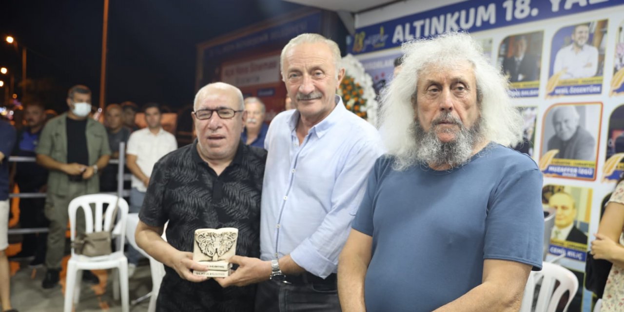 ALTINKUM YAZARLAR FESTİVALİ USTA KALEMLERİN KATILIMIYLA SÜRÜYOR