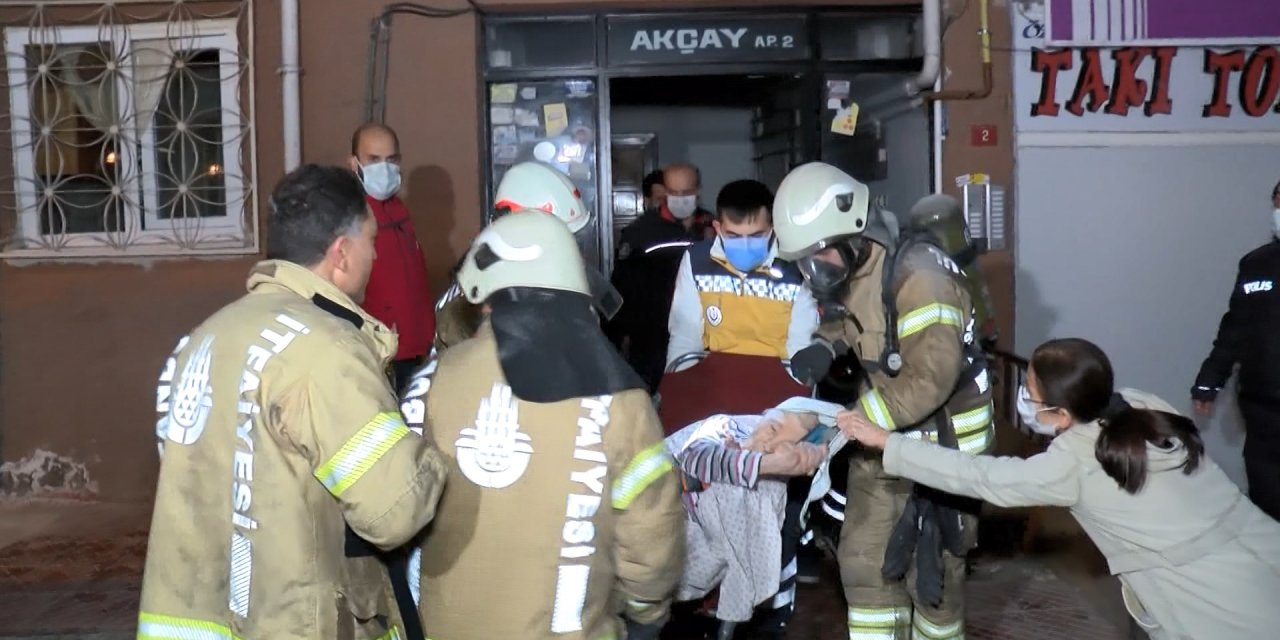 Maltepe'de elektrik trafosu yanan binada mahsur kalan 15 kişiyi itfaiye kurtardı