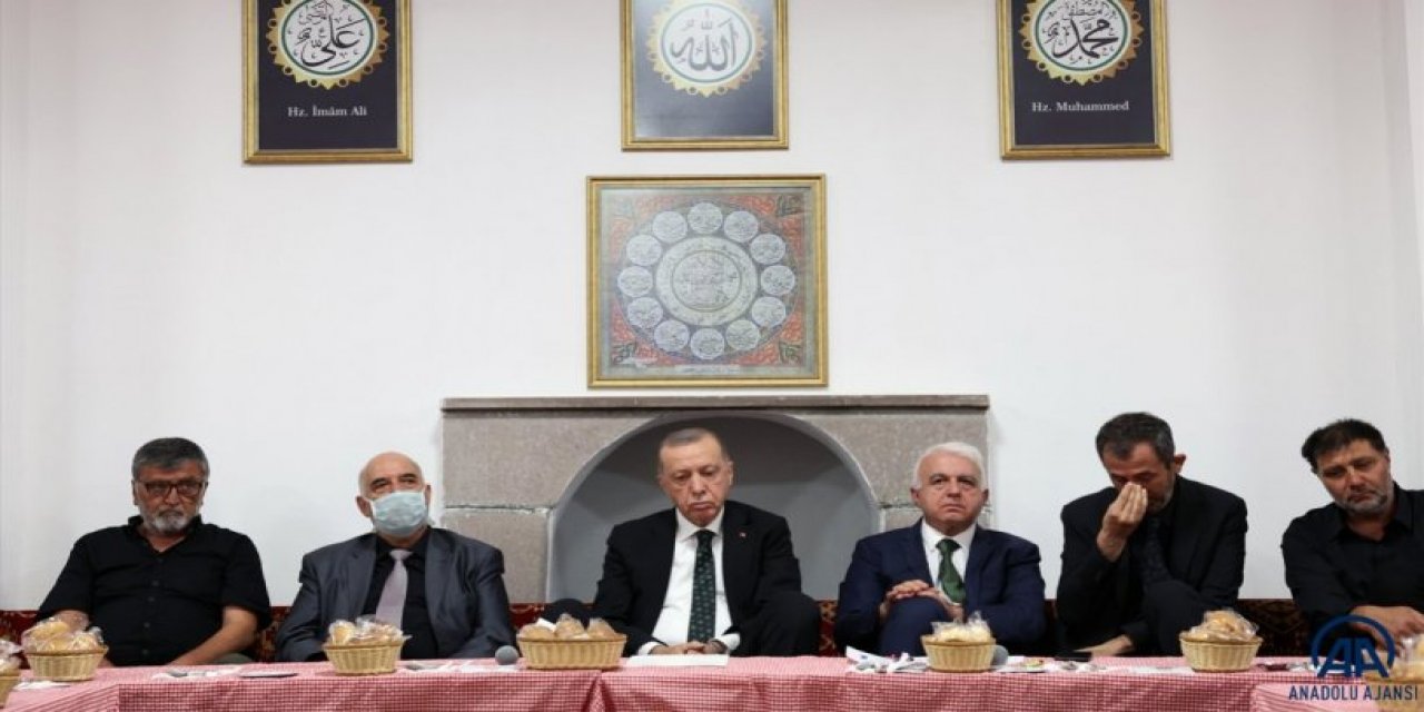 Açıklama geldi: Erdoğan'ın ziyareti öncesi cemevindeki resimlerin yeri neden değiştirildi?