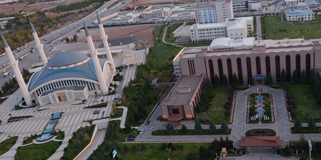 Devletin kurumunda ücretli kurs reklam: Diyanet’in genel müdüründen personellere ‘arzu edene’ mesajı