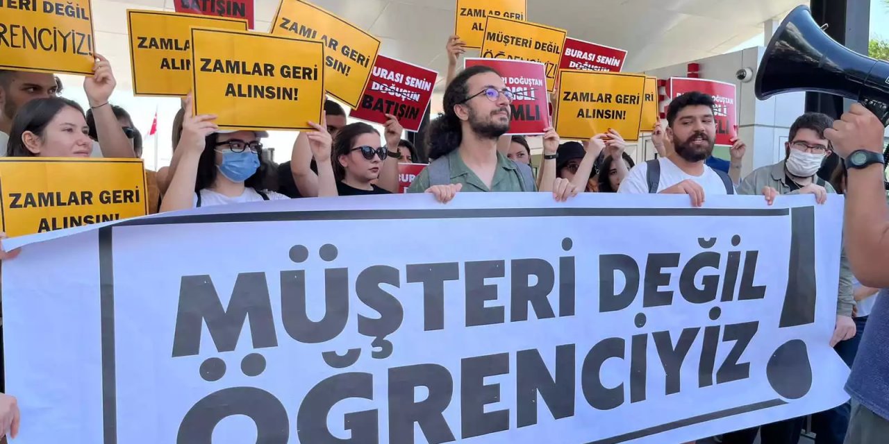 Doğuş Üniversitesi öğrencileri ayakta: Zam isyanı