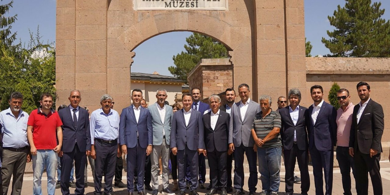 ALİ BABACAN'DAN HACI BEKTAŞ-I VELİ TÜRBESİ'NE ZİYARET