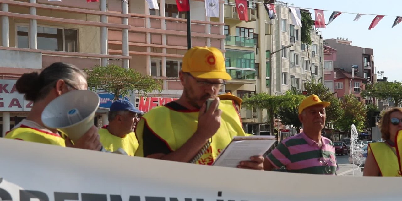 EĞİTİM SEN, ÖĞRETMENLİK MESLEK KANUNU’NU PROTESTO ETTİ: “İPTAL SÜRECİ, KAMU VİCDANINI YARALAYACAK EŞİTSİZLİKLER ORTAYA ÇIKMADAN BİR AN ÖNCE SONUÇLANMALI”