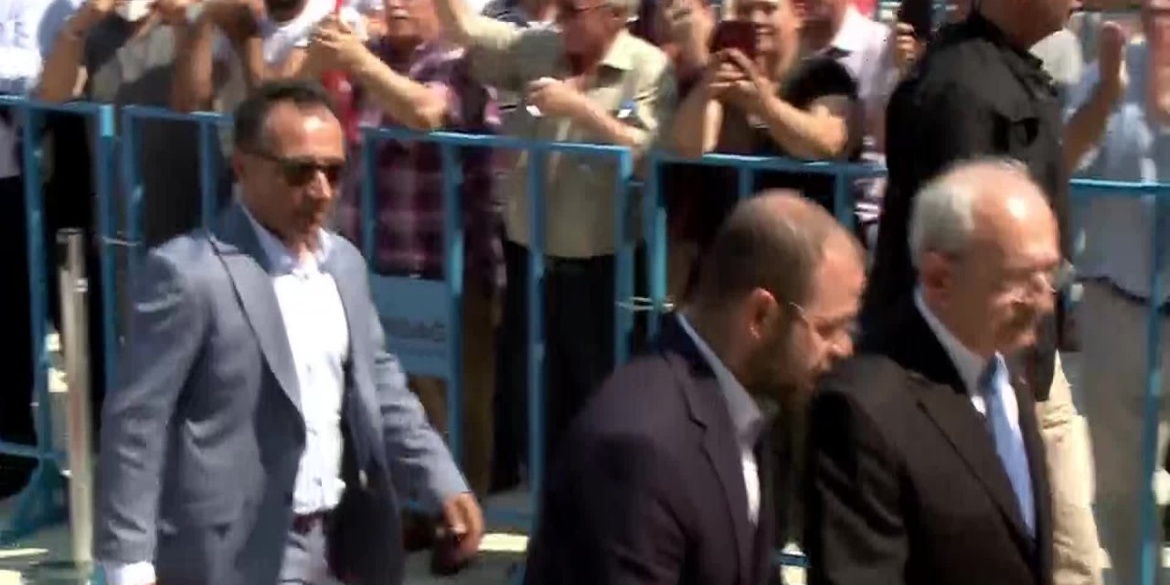 KILIÇDAROĞLU: “BU ÜLKEYE HİZMET EDEN, ALIN TERİ DÖKEN HERKESİN UMUDU, KİMSE UNUTMASIN BAY KEMAL OLACAKTIR”