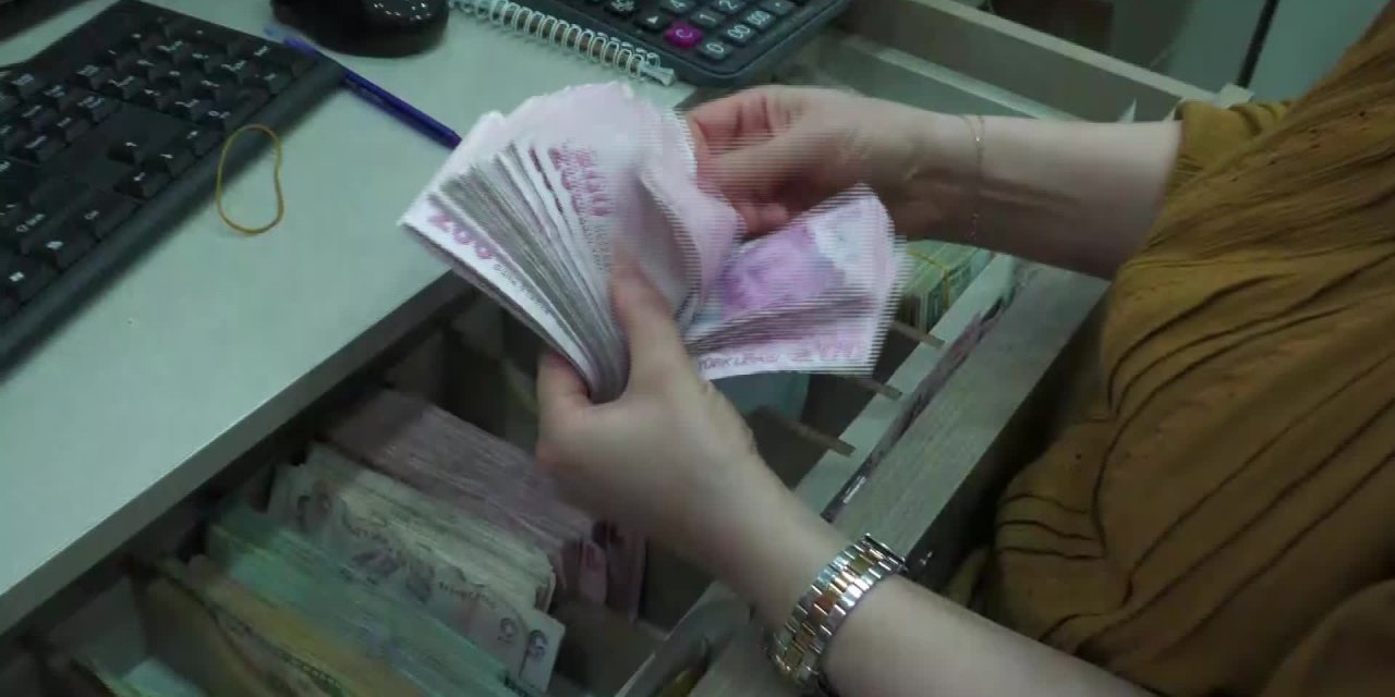 DOLAR 18,12 TL, EURO 18,21 TL’DEN HAFTAYI KAPATTI