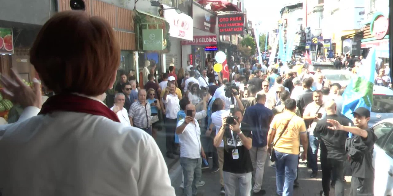 MERAL AKŞENER'E BEŞİKTAŞ FORMASI HEDİYE EDİLDİ