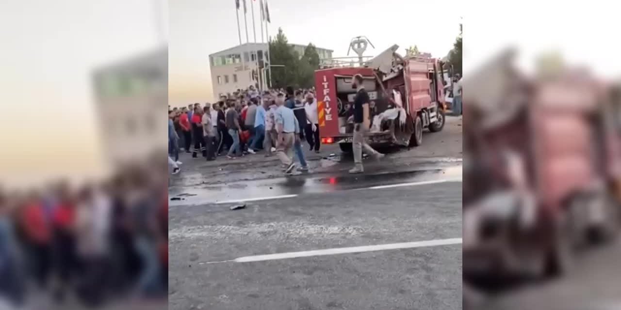 MARDİN DERİK’TE KAZA YAPAN ARAÇLARA MÜDAHALE EDEN EKİPLERE TIR ÇARPTI: 8 KİŞİ HAYATINI KAYBETTİ