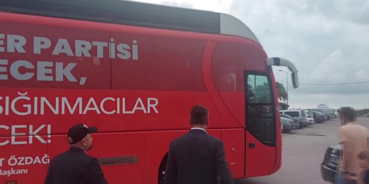 ÜMİT ÖZDAĞ: 1 MİLYON 750 BİN KİŞİYE VATANDAŞLIK VERİLMİŞ. BU, NEREDEYSE SEÇİM SONUÇLARINI ETKİLEYECEK YÜZDE 3'LÜK BİR ORAN