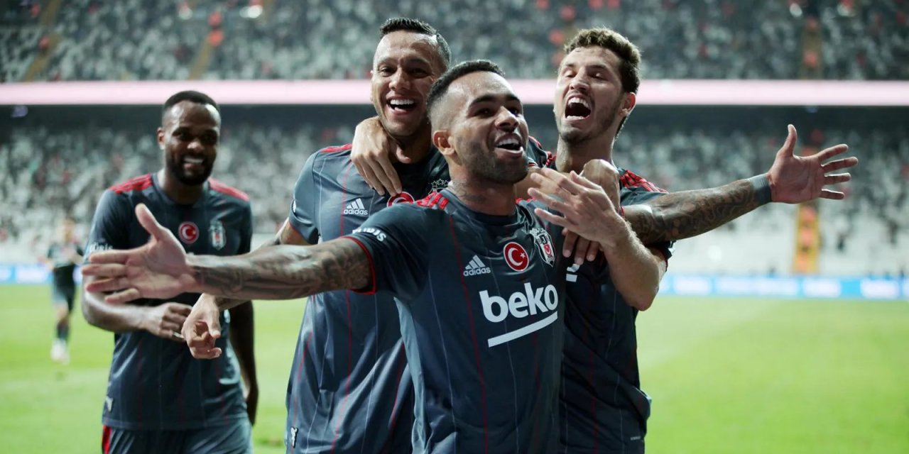 Fatih Karagümrük'ü konuk eden Beşiktaş, rakibini adeta sahadan sildi