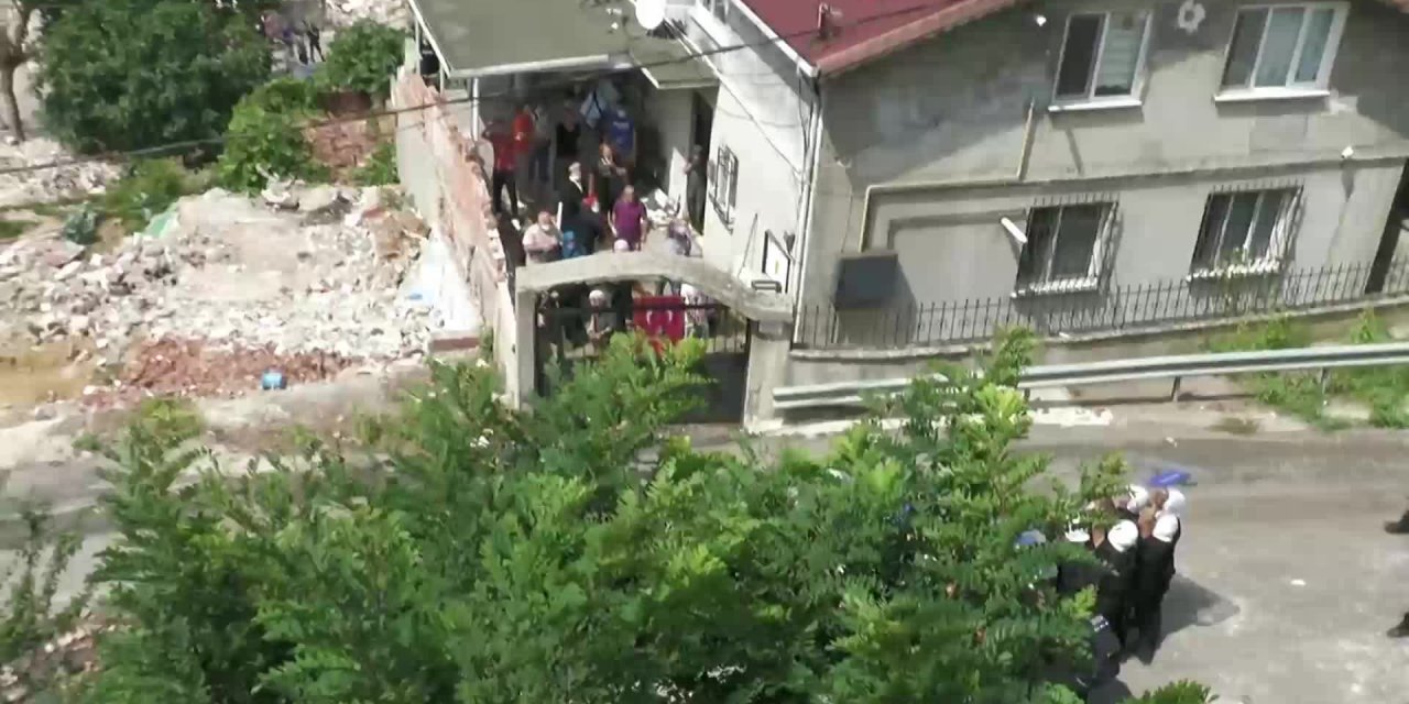 POLİS BEYKOZ’DA MAHALLELİYE BİBER GAZI VE PLASTİK MERMİYLE MÜDAHALE ETTİ, 10 KİŞİ GÖZALTINA ALINDI