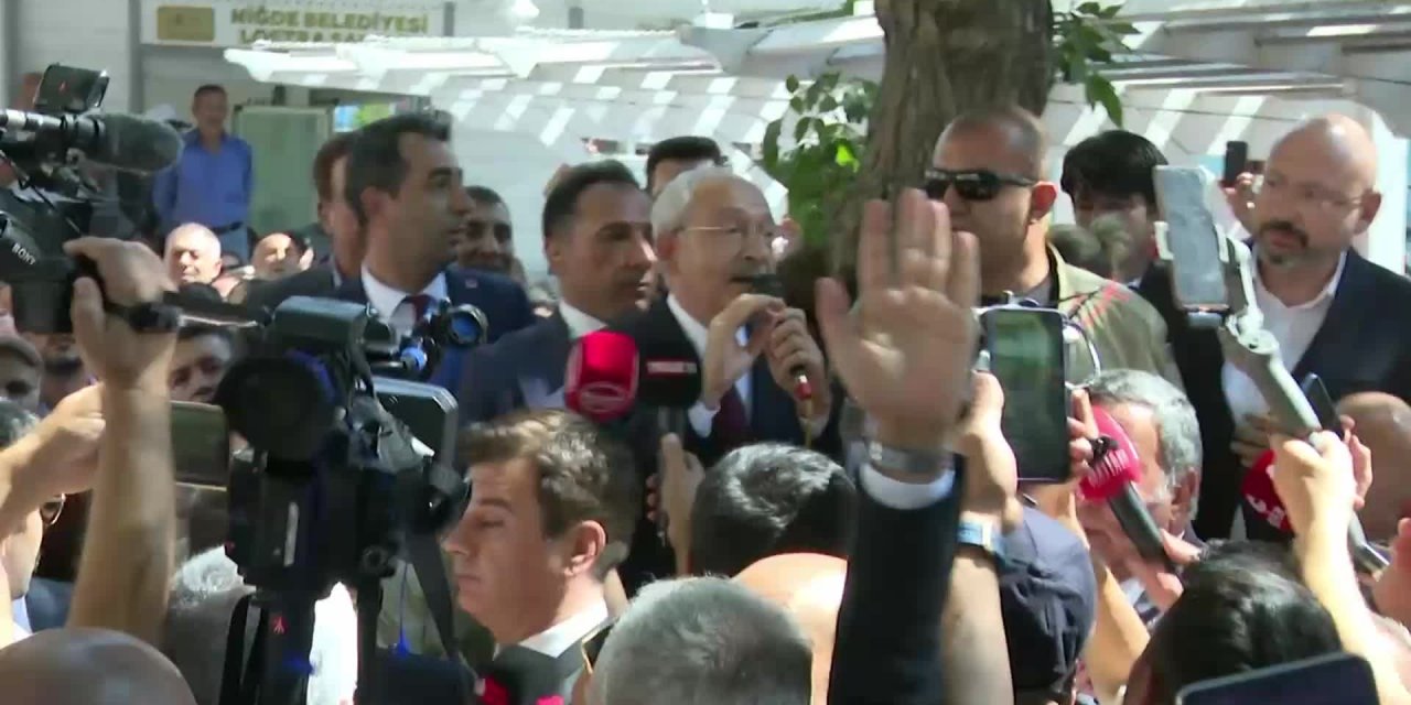 KILIÇDAROĞLU, NİĞDE'DE...: “BEN BEŞLİÇETELERİN, TEFECİLERİN DEĞİL ESNAFIN, ÇİFTÇİNİN, ALIN TERİ DÖKENLERİN ADAMIYIM”