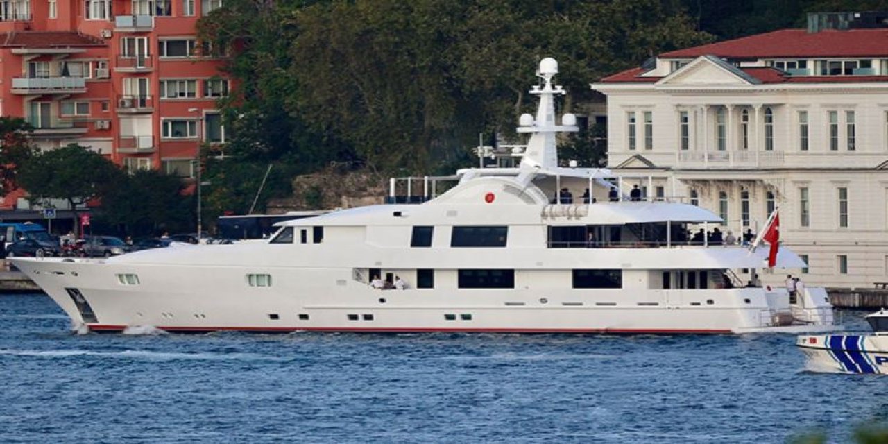 Saray'ın yatı Boğaz'a indi: 50 metrelik 'gemicik' ilk kez görüntülendi
