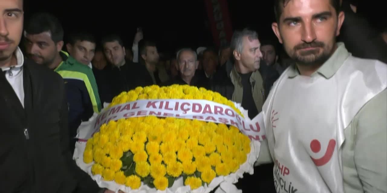 KILIÇDAROĞLU VE UYSAL, ZAFER YOLU YÜRÜYÜŞÜ’NÜ SABAHA KARŞI TAMAMLADI… KILIÇDAROĞLU: “GELECEĞİİNŞA ETMEK İÇİN MÜCADELE ETMELİYİZ. O MÜCADELENİN BAŞLANGICI DA BURASI OLSUN”