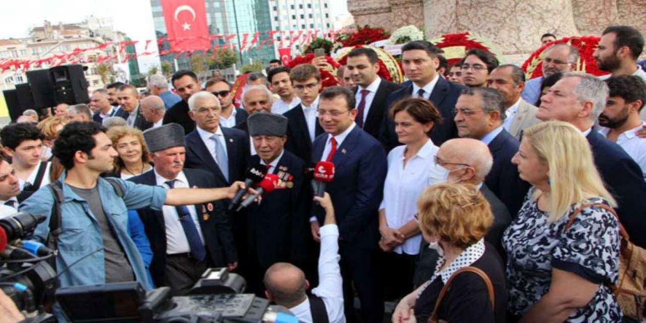 Taksim'de 30 Ağustos Zafer Bayramı töreni: İmamoğlu'ndan 100. yıl vurgusu