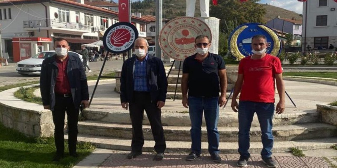 Atatürk anıtına çelenk koyan CHP’lilere para cezası!