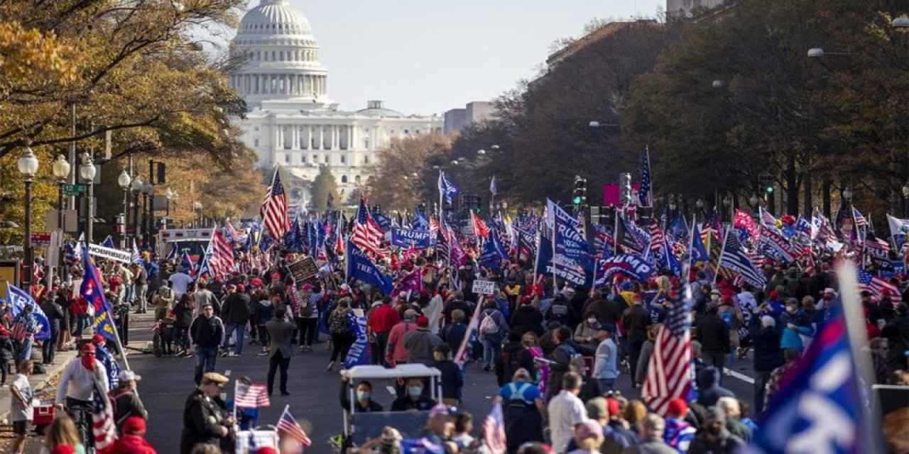 ABD’de Trump destekçileri seçim sonuçlarını protesto ederek, Yargıtay Binasına yürüdü.