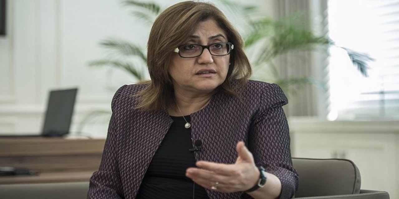 Fatma Şahin'den eğitime reklamlı destek: Çocukların sırtına yükledi!