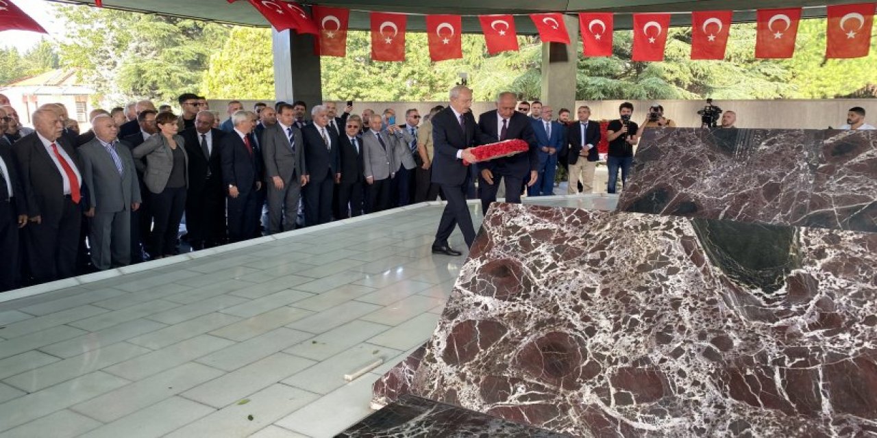 Kılıçdaroğlu, Menderes'in anıt mezarını ziyaret etti