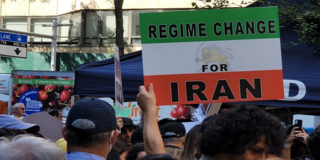 Mahsa Amini için BM'nin yakınında eylem