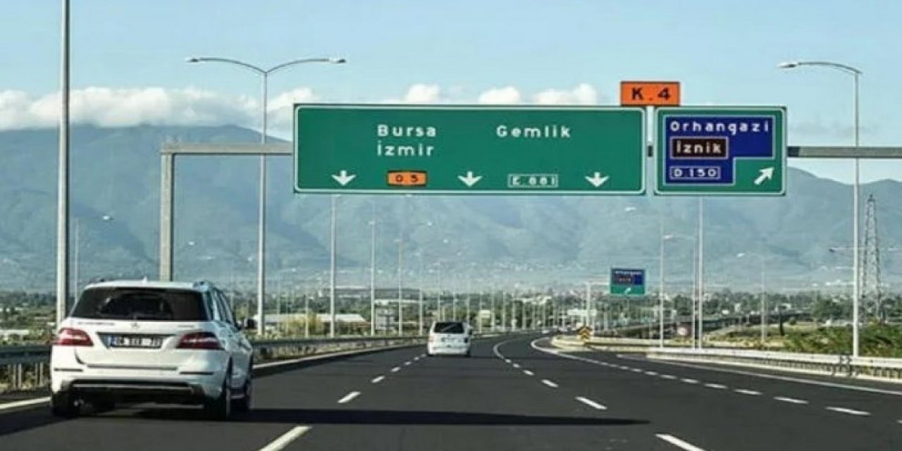 Maviler az yeşiller neden çok? Tabelalarda 'Paralı yol' oyunu mu?