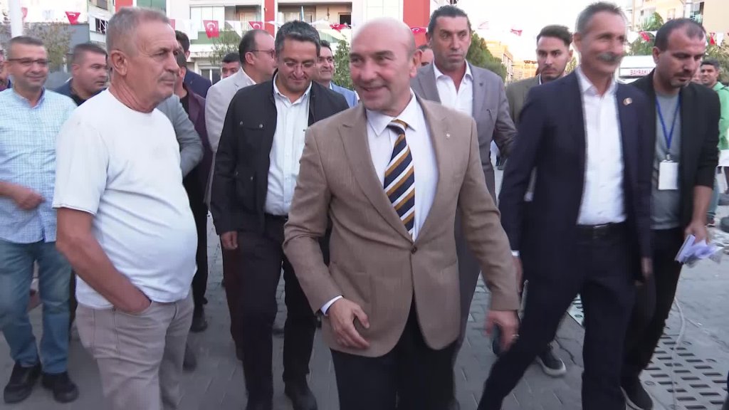 İzmir'de depremzedeler için yapılacak 'Halk Konut'ta' 7 kooperatifle protokol imzalandı.