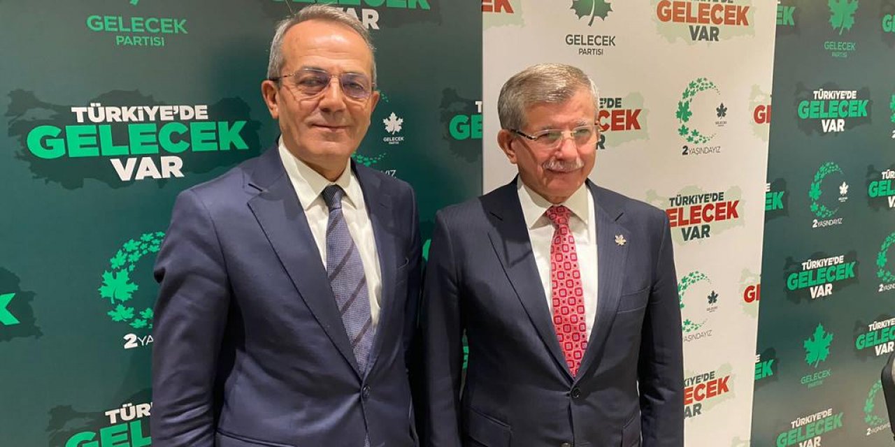 Gelecek Partisi Genel Başkanı Davutoğlu gazetecilerle buluştu: "Cumhurbaşkanı’nın başörtüsüne anayasal güvence önerisini destekliyorum"