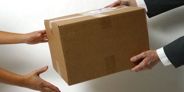 Yeni dolandırıcılık yöntemi: Olmayan kargoya imza attırmak