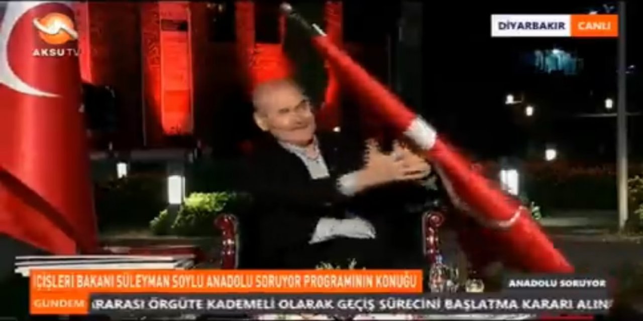 Süleyman Soylu'nun başına Türk bayrağı düştü