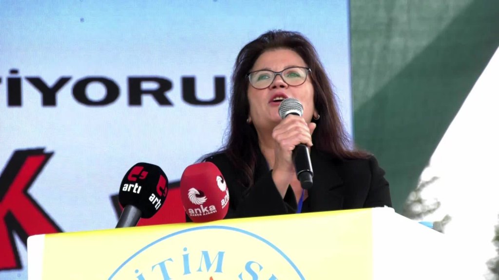 Eğitim-Sen'den Ankara'da "öğretmenlik meslek kanunu iptal edilsin" mitingi