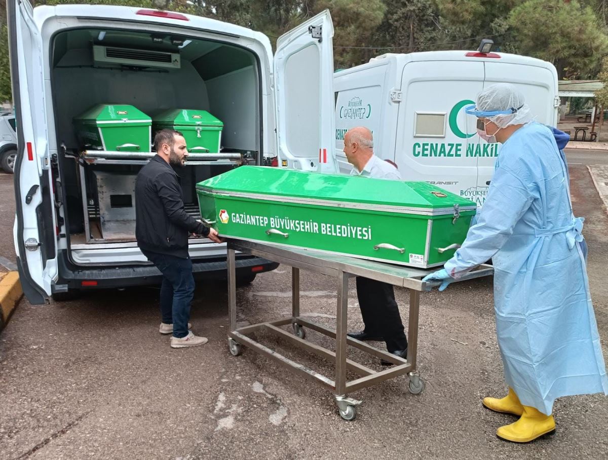 Eşinin cenazesine yetişmeye çalışırken kazada öldü