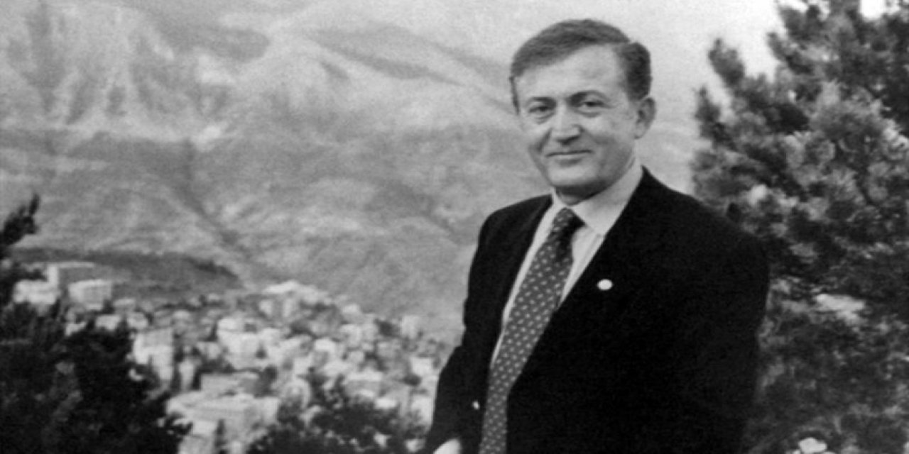 Bombalı suiakasta uğramıştı: Ahmet Taner Kışlalı'nın ölümünün üzerinden 23 yıl geçti