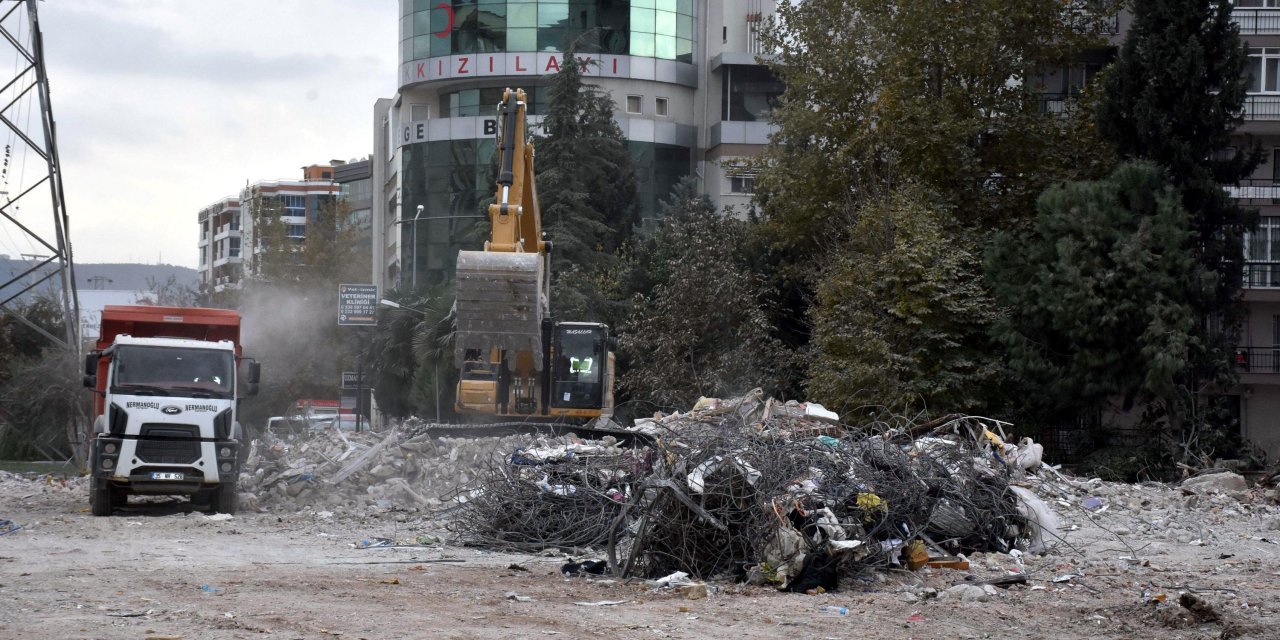 İzmirliler şimdi de kimyasal mı soluyor? İzmir'de tehlikenin adı "asbest"