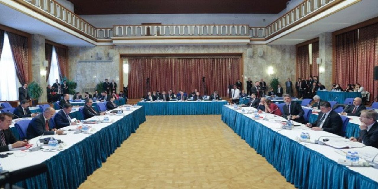 Meclis'te tansiyon yükseldi: Beni azdırma, terbiyesizi atın dışarı!