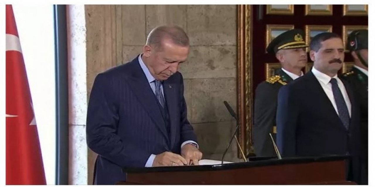 Devlet erkânı Atatürk'ün huzurunda: Anıtkabir defterinde Togg mesajı