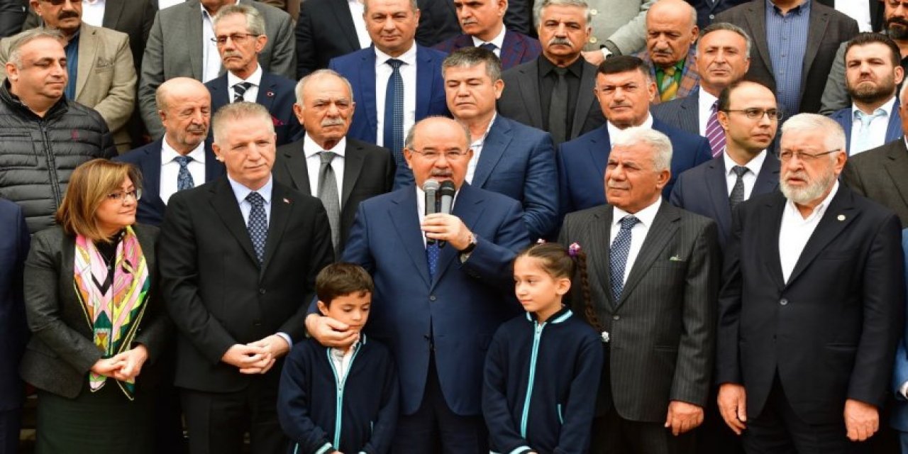 Erdoğan'ı eleştirip Kılıçdaroğlu'nu tebrik eden eski bakan Hüseyin Çelik'in adı okula verildi: 'Bazıları iz bazıları is bırakır'