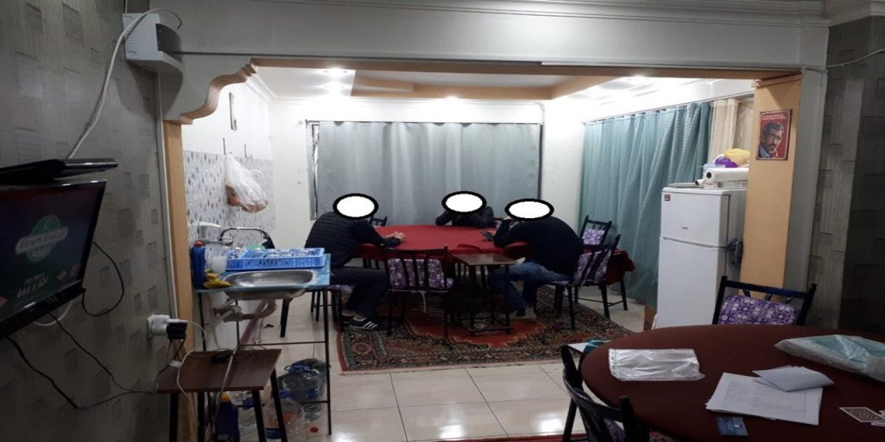 Kumar oynayıp, sosyal mesafeye uymayan 22 kişiye ceza yağdı