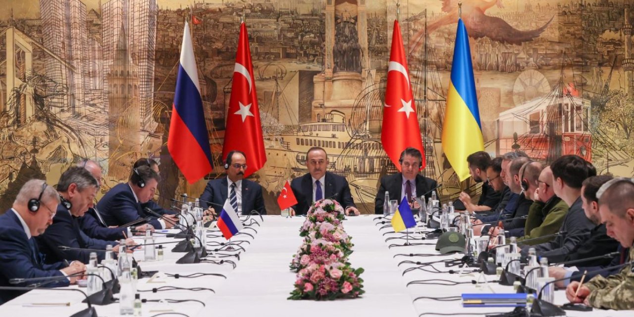 Prof. Hasal Ünal yazdı: "Ukrayna savaşına Türkiye barış planı: Kolaylaştırıcılıktan arabuluculuğa?"