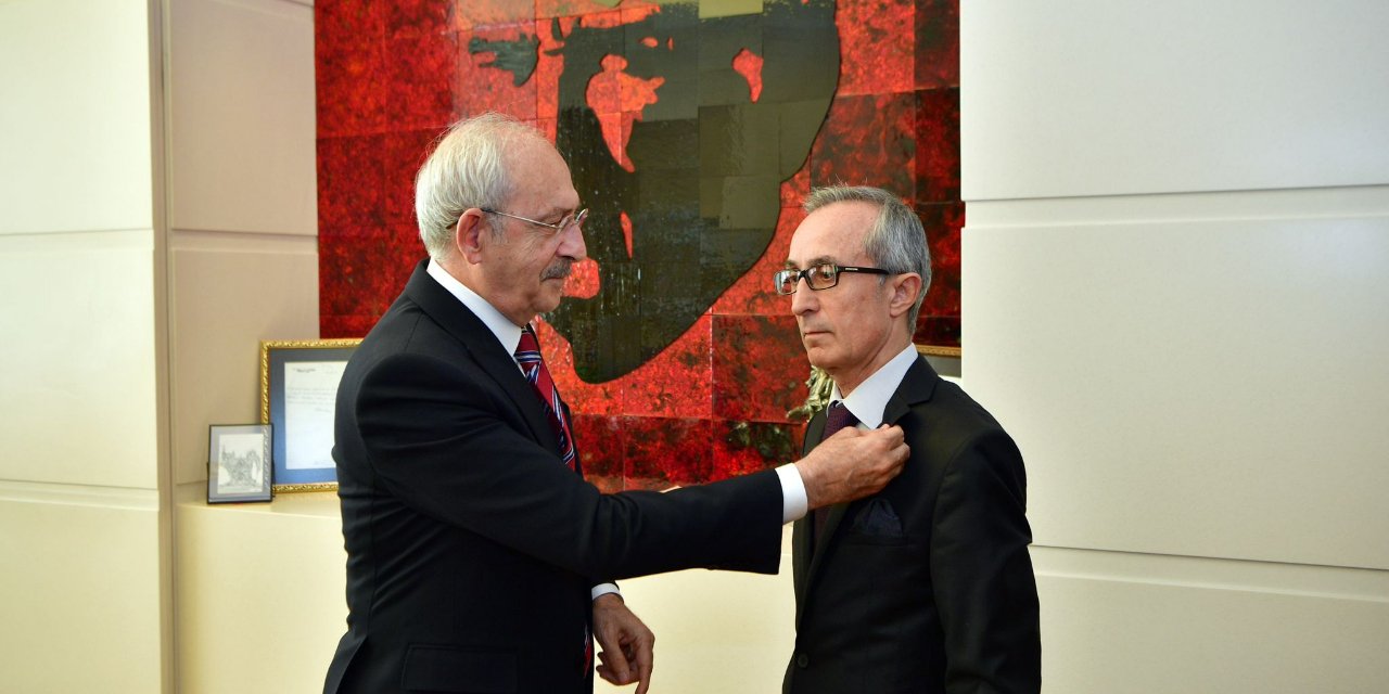 AKP'den milletvekili adayı olmuştu: CHP'ye katıldı, rozetini Kılıçdaroğlu taktı