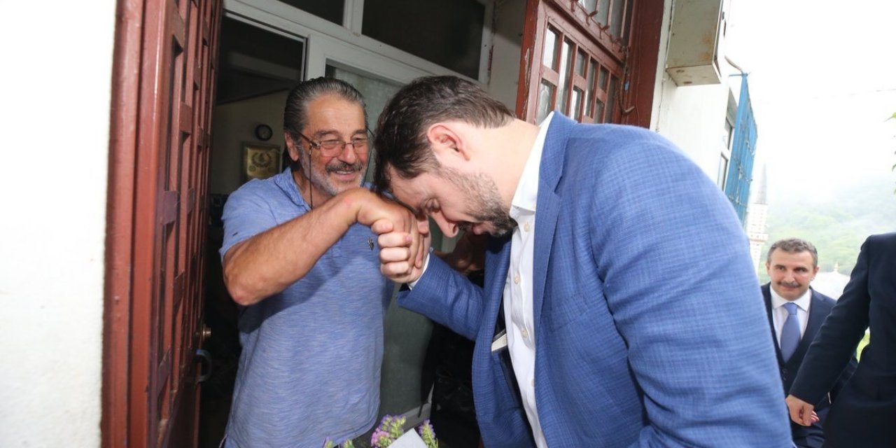 Babasının  evine dönen Berat Albayrak'ın, babası açıkladı: 'Çocuklarımın çizgisi belli... Düz... Net.  Serhat ve Berat bana hep şunu söylerler'