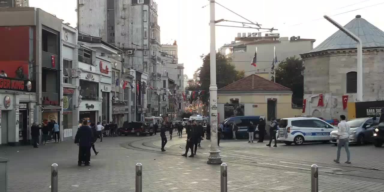 EKREM İMAMOĞLU'NDAN İSTİKLAL CADDESİ'NDEKİ PATLAMAYA İLİŞKİN AÇIKLAMA: "PANİĞE YOL AÇABİLECEK PAYLAŞIMLARDAN UZAK DURULMASI ZARURİDİR"