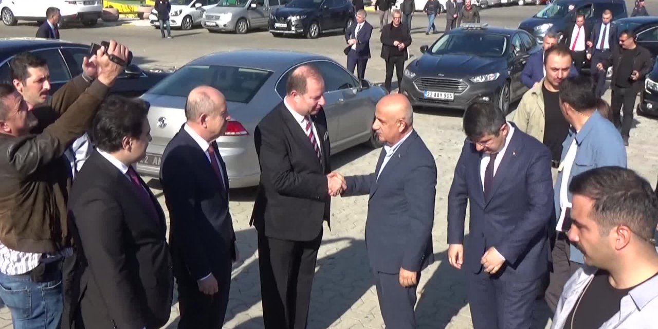 BAKAN KİRİŞCİ: GEREK BÜYÜKBAŞTA GEREK KÜÇÜKBAŞTA BAZI PROBLEMLER OLDUĞUNU BİLİYORUM. AMA BEN GÖREVE GELELİ 8 AYI BİRAZ GEÇTİ, ÇOCUK 9 AYDA DOĞUYOR BİLİYORSUNUZ