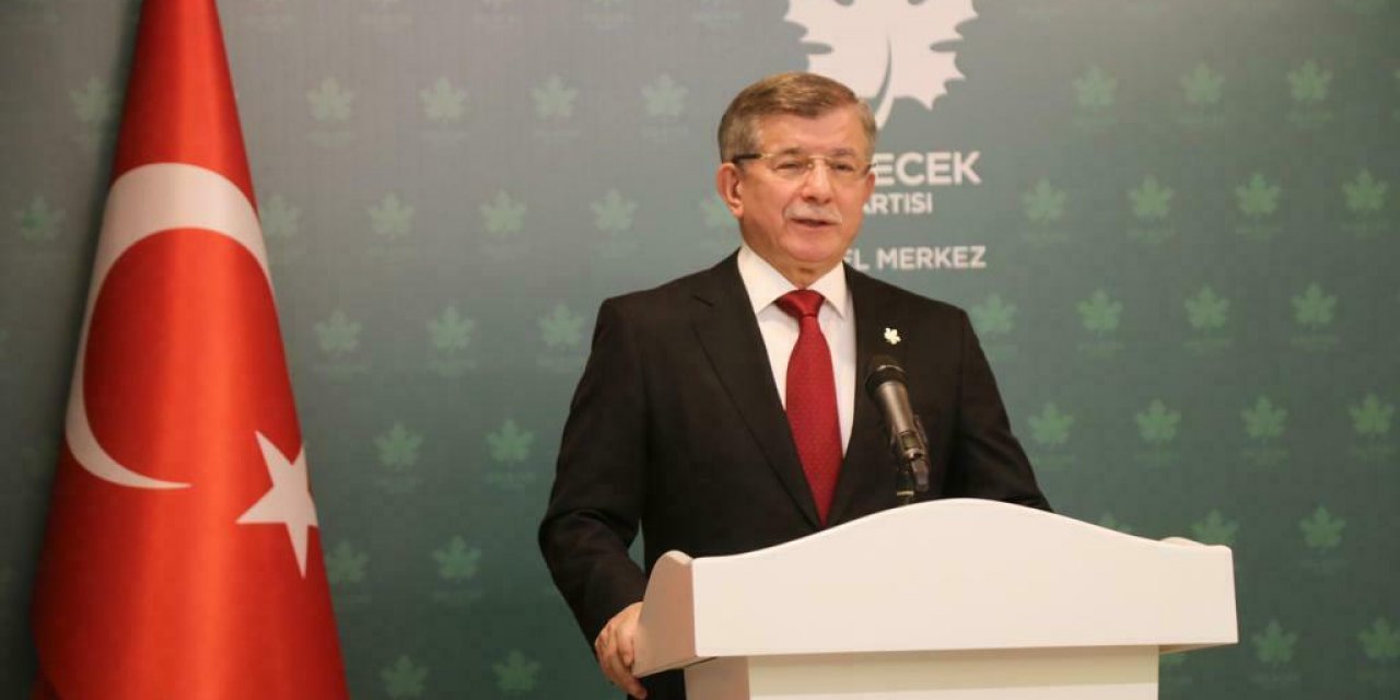 DAVUTOĞLU: PATLAMADA HAYATINI KAYBEDEN VATANDAŞLARIMIZA ALLAH'TAN RAHMET, YARALILARIMIZA ACİL ŞİFA DİLİYORUM. GELİŞMELERİ YAKINDAN TAKİP EDİYORUZ