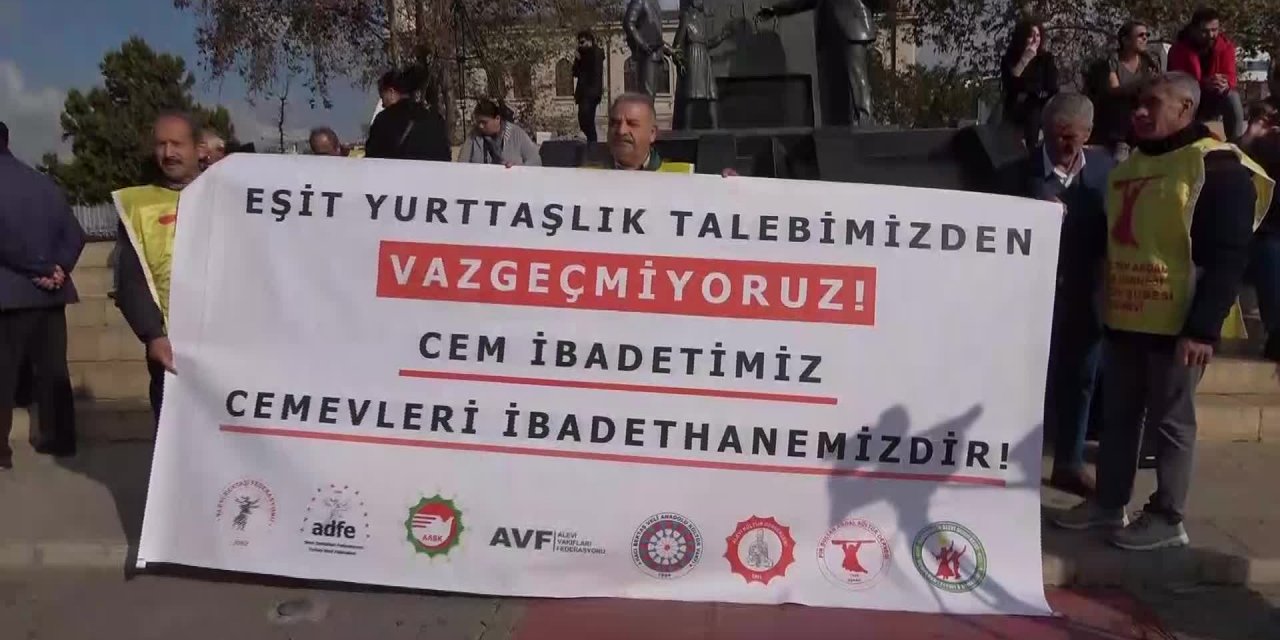 ALEVİ DERNEKLERİNDEN 'TORBA YASA VE KARARNAME' PROTESTOSU: “AKP, ALEVİLİĞİ SÜNNİ GELENEĞİN ALTINDA KÜLTÜREL BİR ÖGE OLARAK GÖRMEKTE VE İNANCIMIZA HAKARET ETMEKTEDİR”