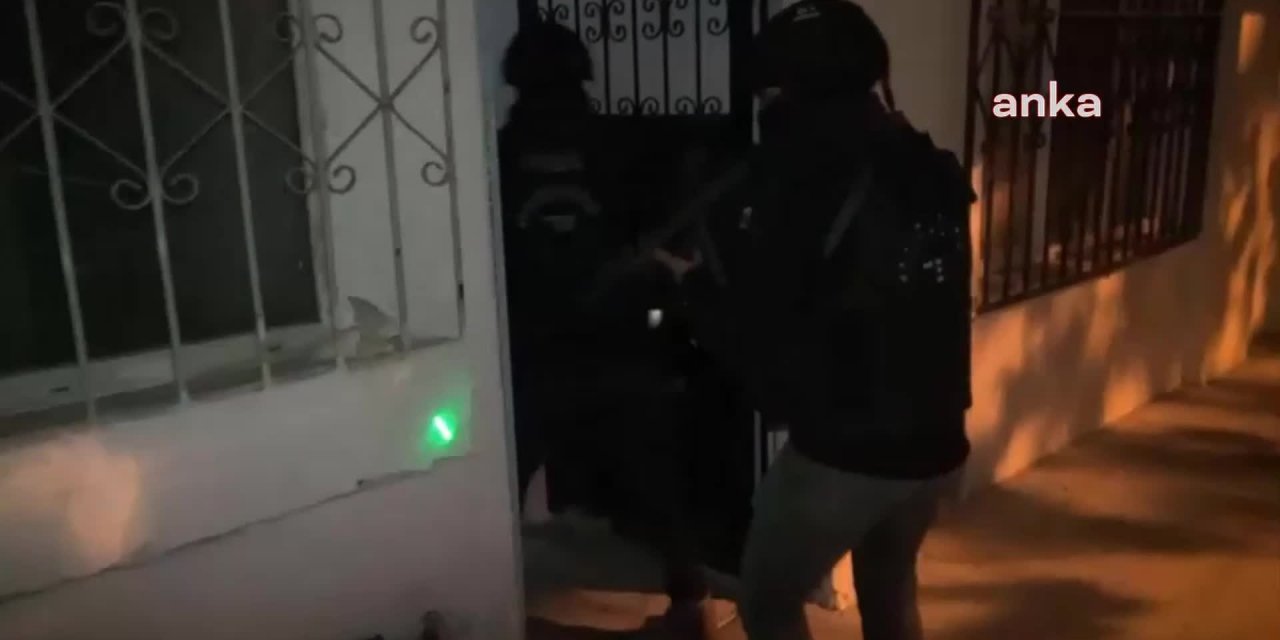 İstanbul İstiklal Caddesi’ndeki terör saldırısının failinin yakalanma anına ilişkin görüntüler paylaşıldı