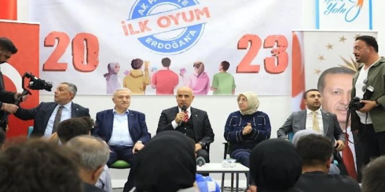 Bakan, devlet kurumunda ‘AKP’ propagandası yaptı
