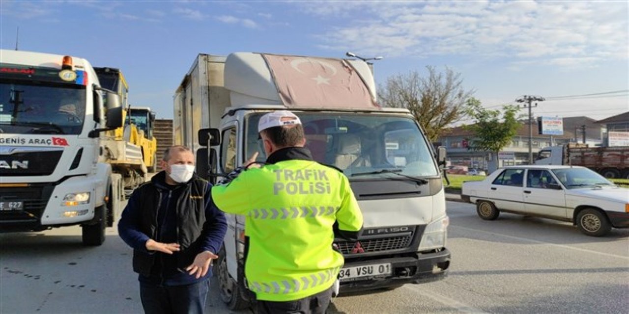Kamyonet sürücüsüne solmuş Türk bayrağı cezası!