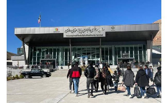 İranlılar “kara cuma” için Van'a akın etti