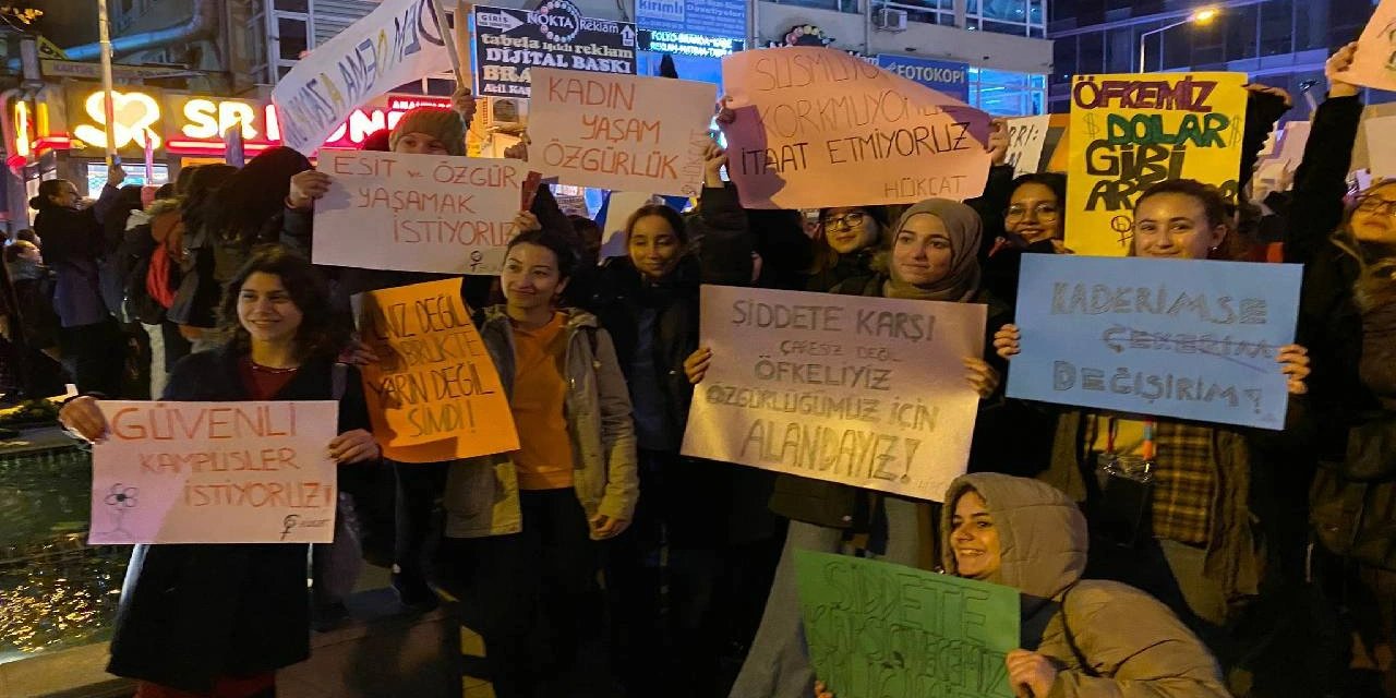 Ankara'da kadınlar sokağa indi: 5 kişi gözaltına alındı